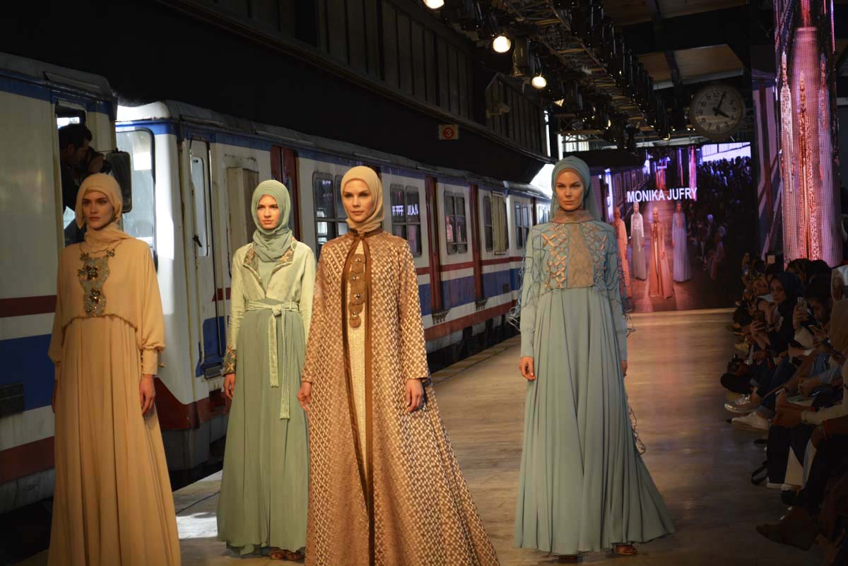 Azerbaijani kelagayi on show at Turkey's Modest Fashion Week