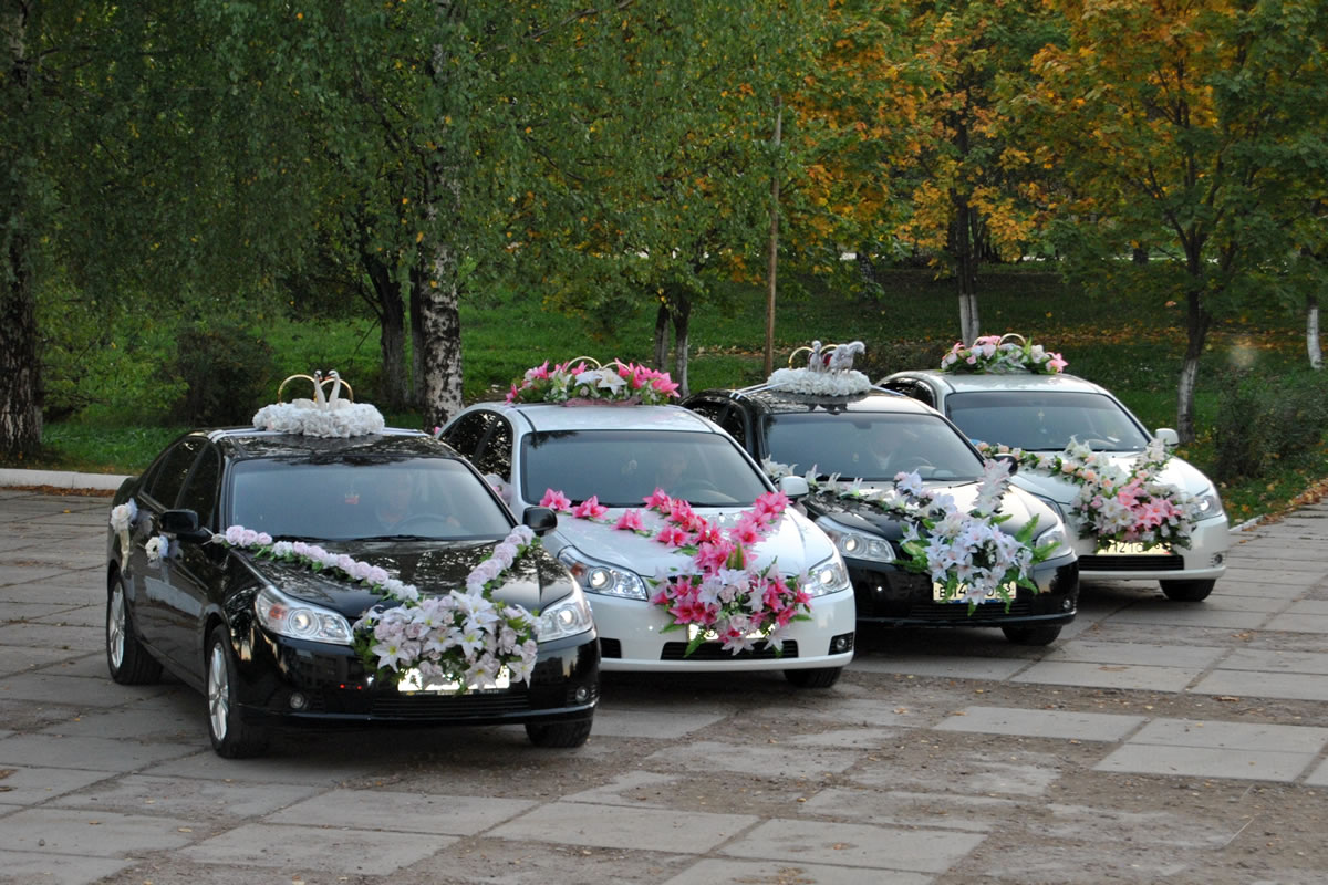 Traffic police to tighten tracking of wedding convoys in Baku