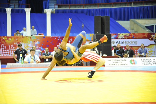 Azerbaijani wrestler gets world champion title in Serbia