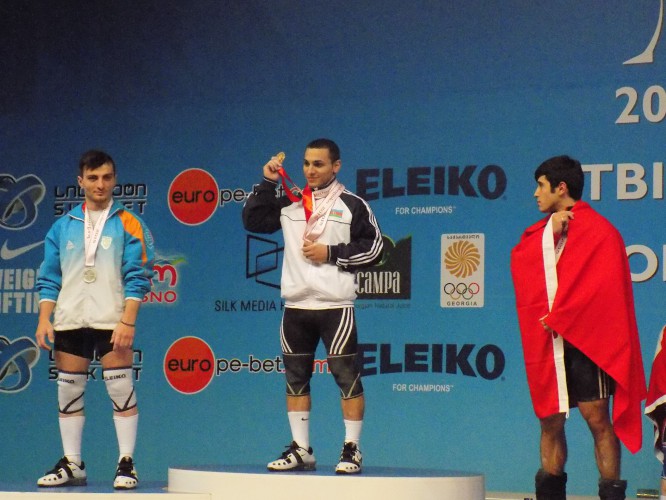 Azerbaijani weightlifter wins European crown