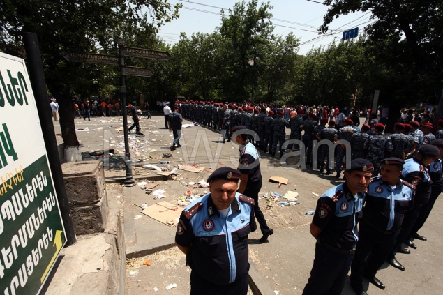 Mass arrests on Baghramyan Avenue