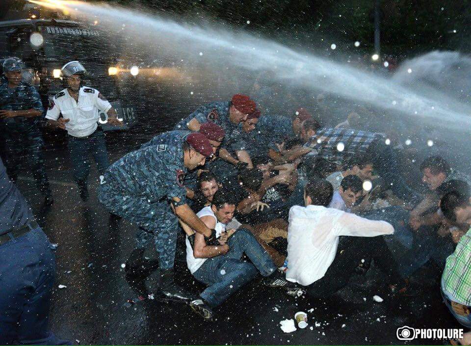 Number of protesters increases in Yerevan