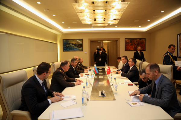 Azerbaijani, Turkish defense ministers discuss regional issues
